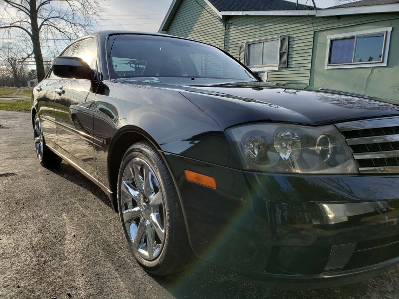 Illustration for article titled At $9,000, Could This 2003 Infiniti M45 Prove Endless in its Possibilities?